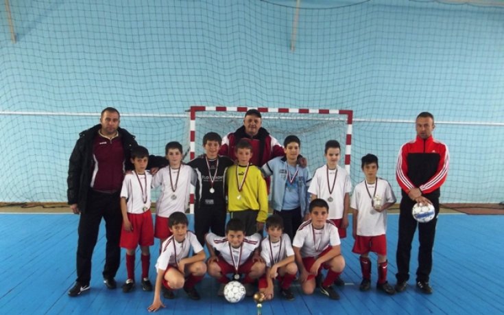 Пирин Благоевград триумфира на футболния турнир в памет на Йордан Динов