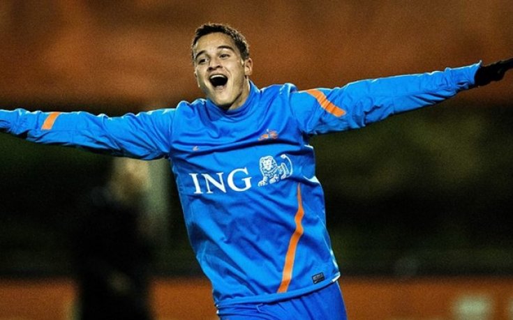 Афелай поема към Интер или Лацио?