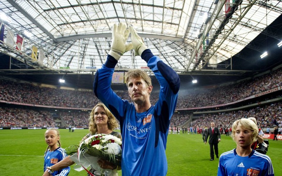 Аякс иска да привлече сина на Ван дер Саар