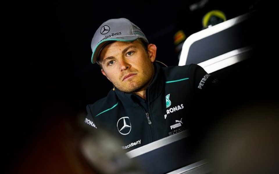 Мерцедес доминира в първата свободна тренировка в Шанхай