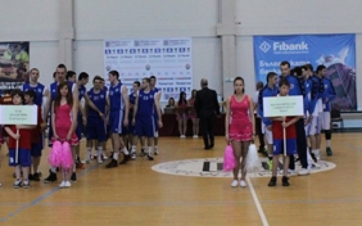 СНИМКИ: Шампионите на А група получиха наградата си, но отпаднаха за Купата