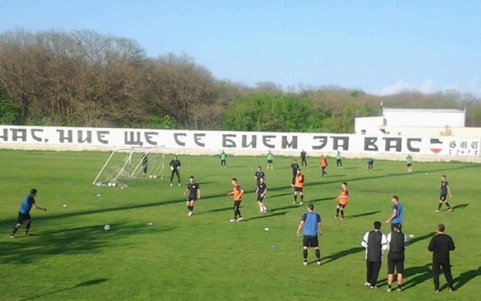 В Локо Пд закриха тренировките
