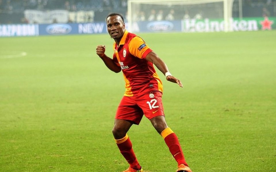 ВИДЕО: Танци в съблекалнята на Галатасарай с Дрогба и Ебуе