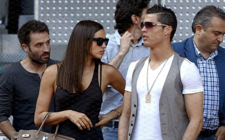 СНИМКИ: Роналдо и Ирина раздават целувки напук на злите очи