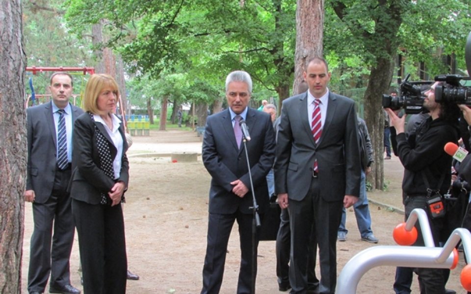 Марин Райков, Петър Стойчев и Йорданка Фандъкова  откриха поредната фитнес площадка в София