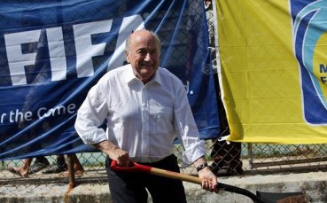 Дзампарини: Блатер заслужава ритник в задника, той е расист, който мрази италианците