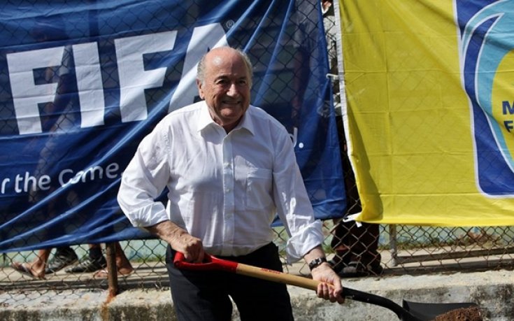 Дзампарини: Блатер заслужава ритник в задника, той е расист, който мрази италианците