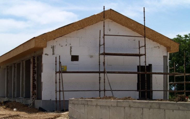 СНИМКИ: Ботев Пд строи клубната база в Коматево на пълни обороти