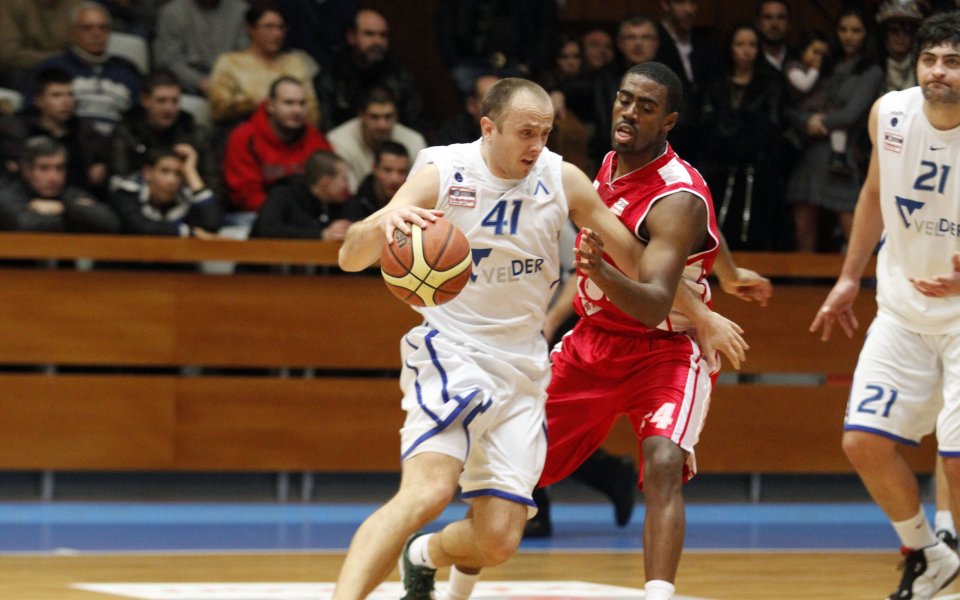 Левски започна да кове пътя към златото, търпеливо хвърли Лукойл в капана