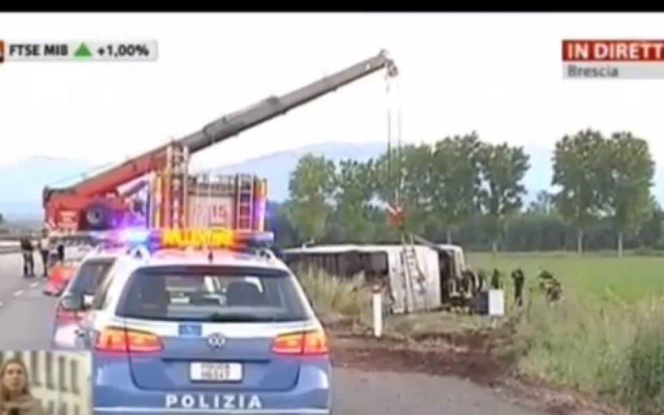 ВИДЕО: Автобус с фенове на Бреша катастрофира, един загина, 20 са ранени