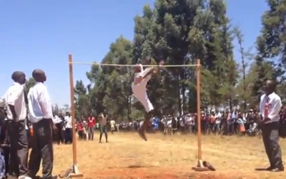 ВИДЕО: Невероятно състезание в Кения