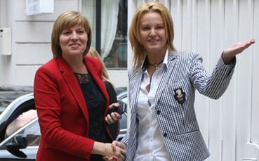 Министър Георгиева: Държа си главата горе и не се чувствам дискомфортно!