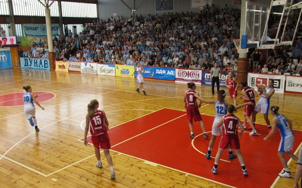 Намалиха чужденките в НБЛ, Бъчварова отнесе солено наказание