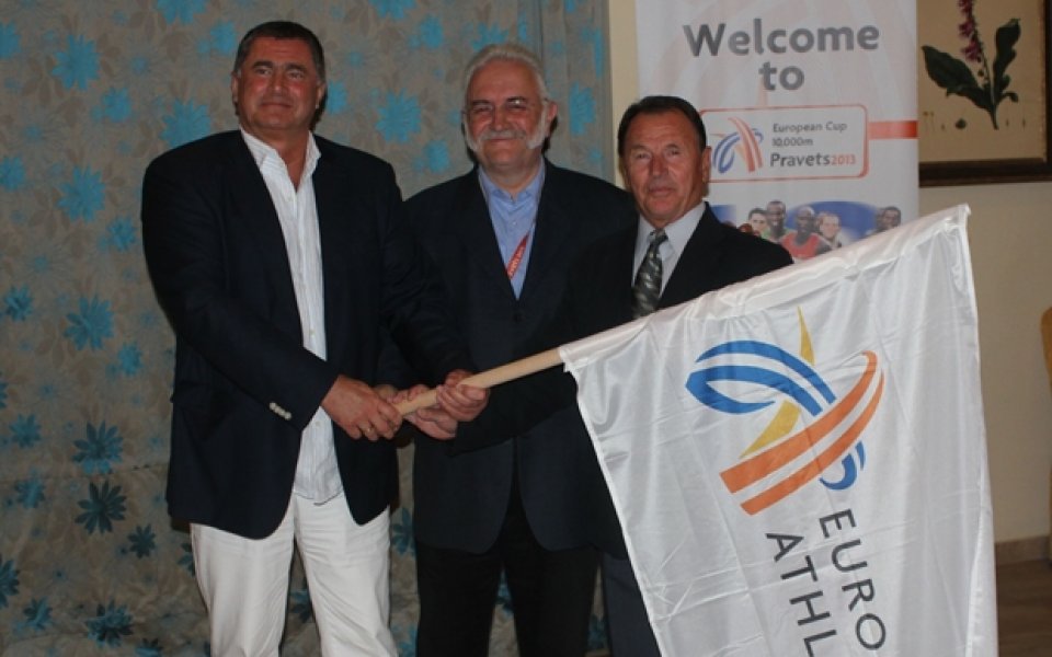 Президентът на БФЛА предаде знамето на Европейската атлетика на Македония