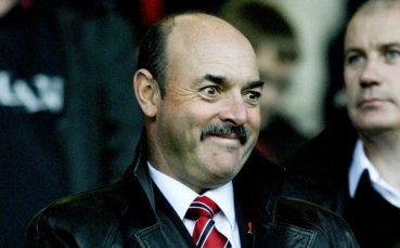 Футболна щерка се съблича в нета за 3 паунда на минута