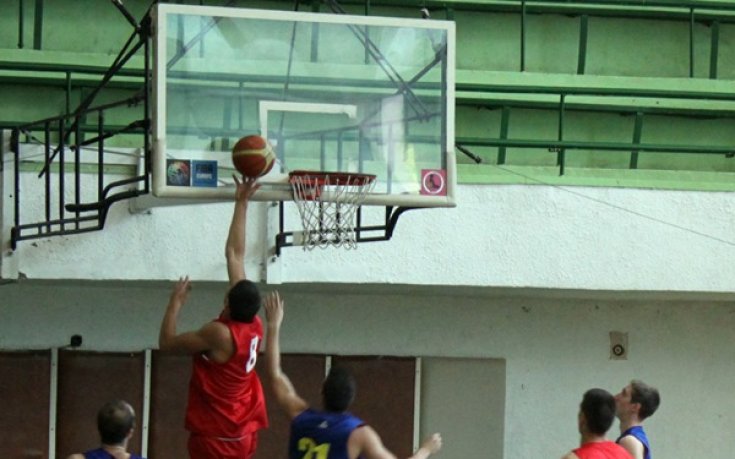 СНИМКИ: Отлични младежи вкараха 100 на Румъния