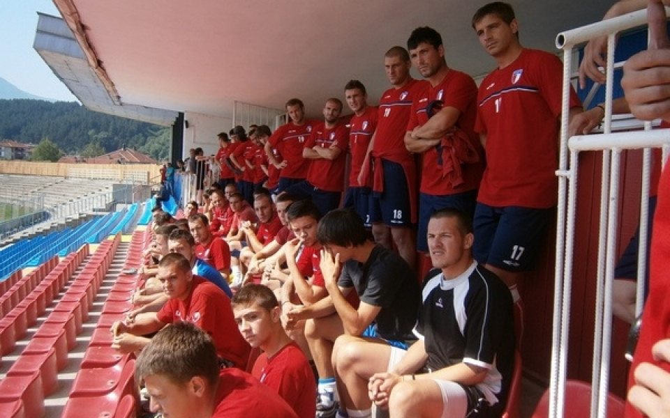 СНИМКИ: Кметът на Дупница гледа тренировка на Марек и обещава подкрепа за клуба