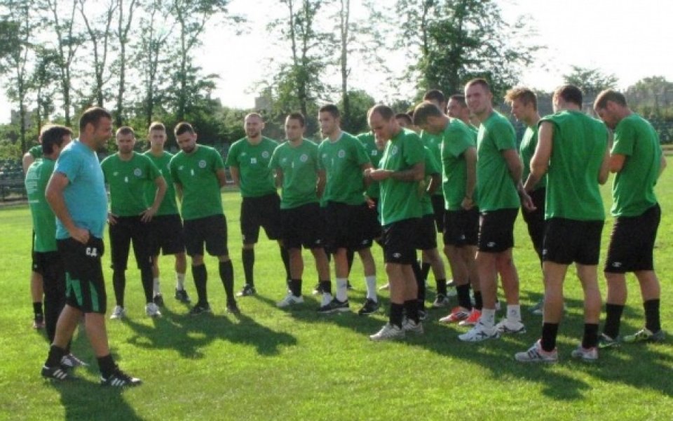 Нефтохимик замина за Казанлък с 21 футболисти