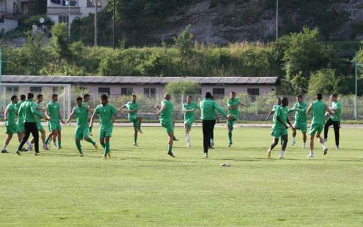 СНИМКИ: Берое се подготвя в Смолян с група от 25 футболисти