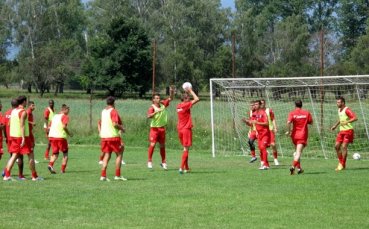 СНИМКИ: Локо Сф  тренира за последно в Пири, Джиби и Галев с проблеми