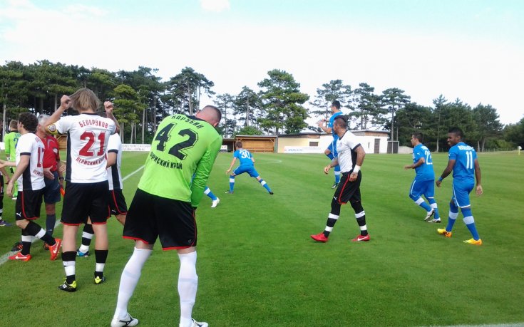 СНИМКИ: Двама българи вкараха за Амкар при победата над Левски