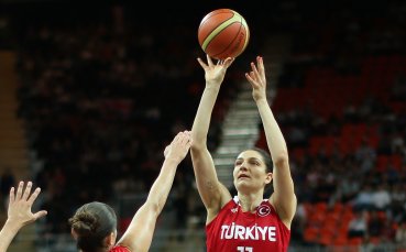Родената в Пловдив легенда в турския женски баскетбол Неврие Йълмаз вече води националния отбор за
