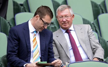 СНИМКИ: Сър Алекс запълва свободното си време с мачове от Уимбълдън