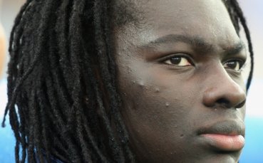 Бафетимби Гомис започна да тренира след припадъка