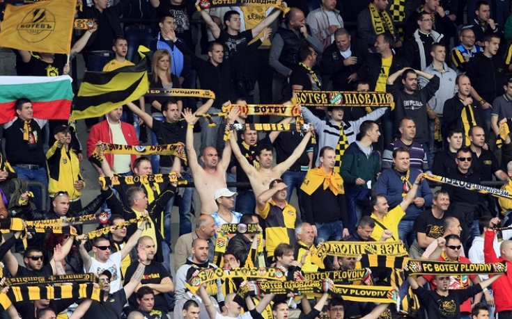 Фенове на Ботев катастрофираха на магистрала Тракия