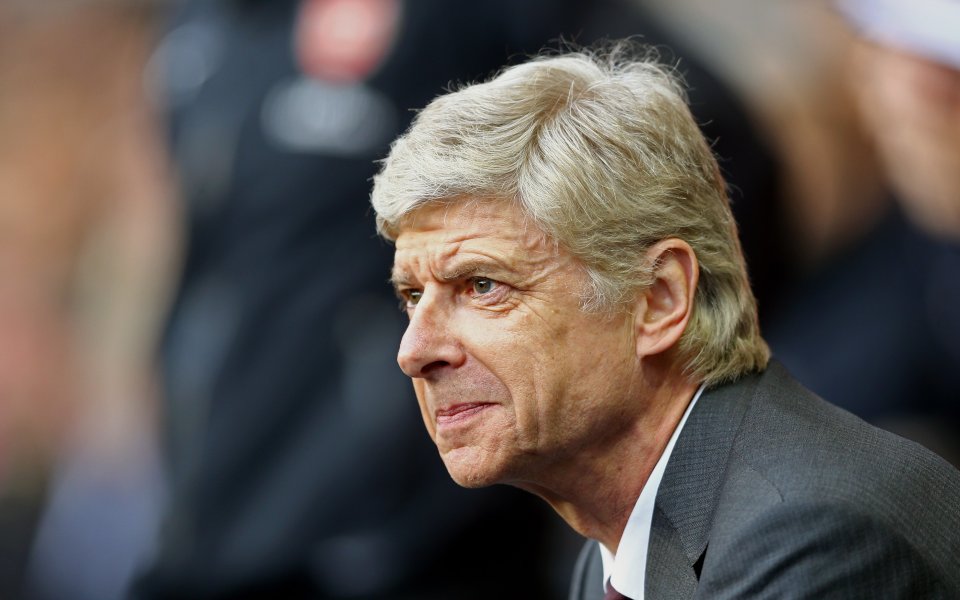 Арсен Венгер намекна, че ще остане в Арсенал