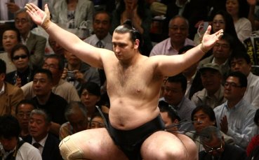 Даниел Иванов Аоияма спечели първия си двубой на турнира по сумо