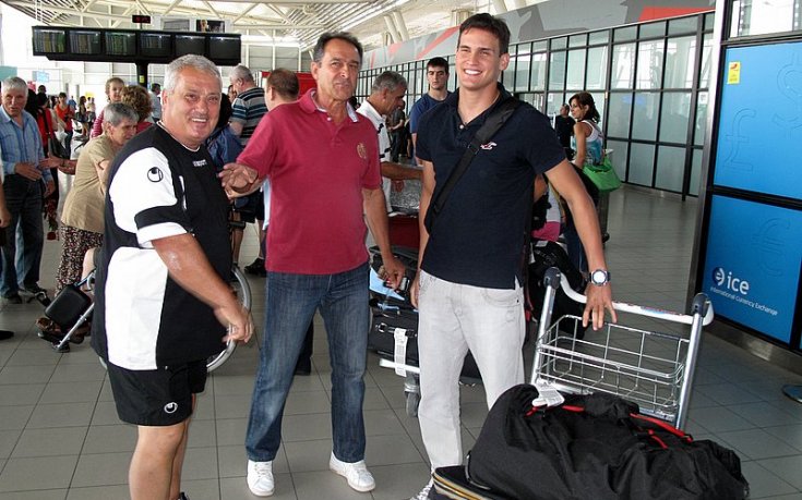 СНИМКИ: Бразилецът Флавио Паулино пристигна, ще бъде на тренировката на Локо Пд