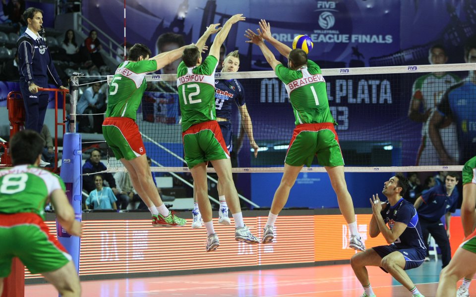 България загуби нелепо от Италия, класирането за полуфинал не е сигурно
