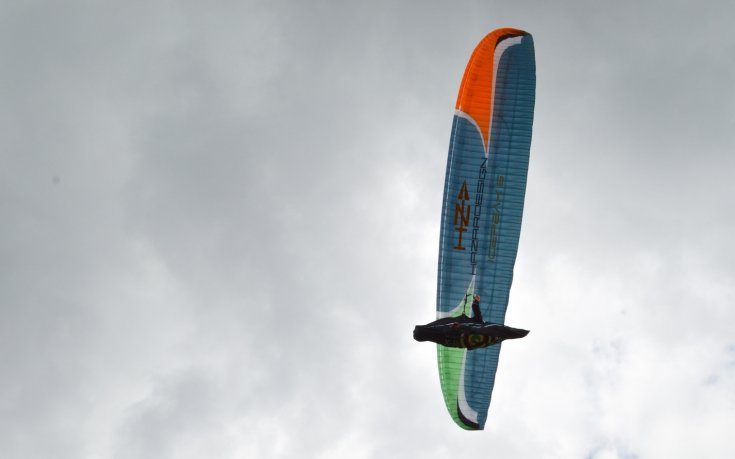 До 3000м. височина достигат парапланеристите в Сопот