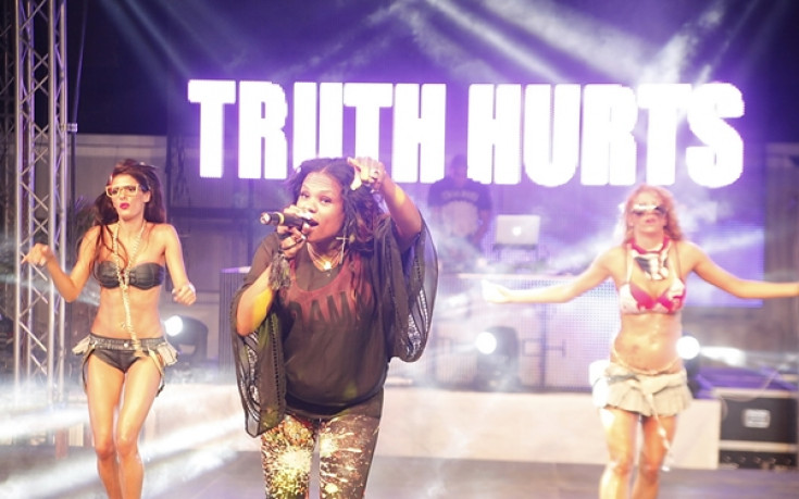 Даниел Боримиров купонясва с дъщеря си в плажна дискотека