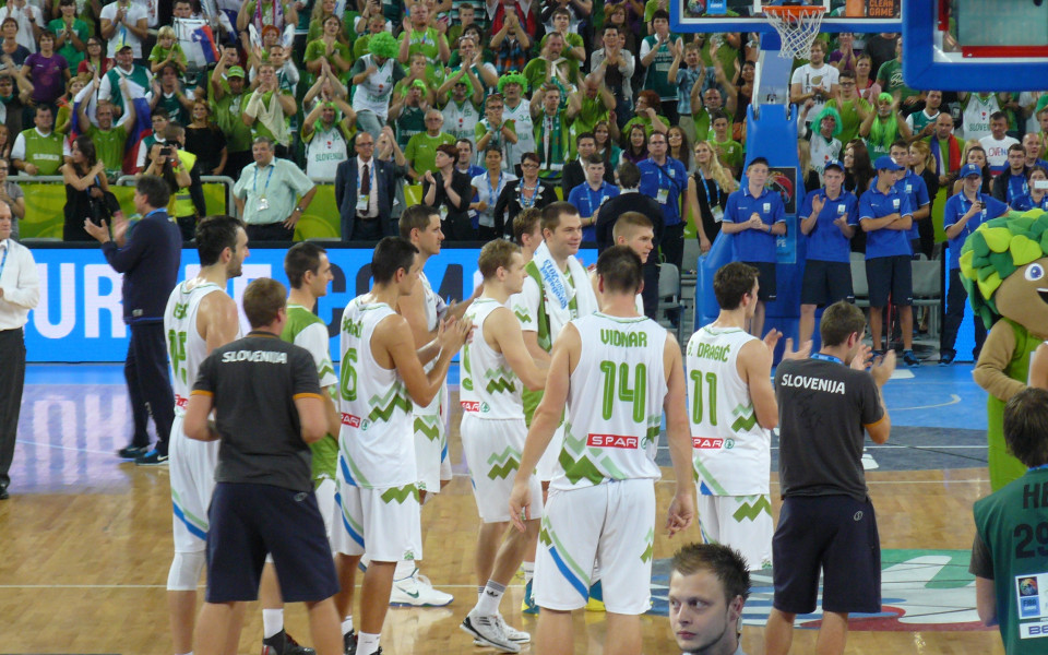 СНИМКИ: Словения остана без медал, но се раздели по шампионски с Европейското