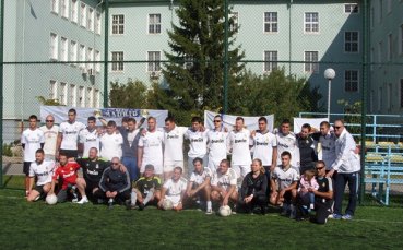 Фенклубът на Реал дари сираци