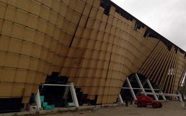 Вече покриват залата в Ботевград, строежът върви по план