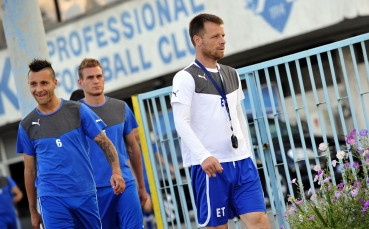 Помощниците тренират Левски, шефовете ги няма