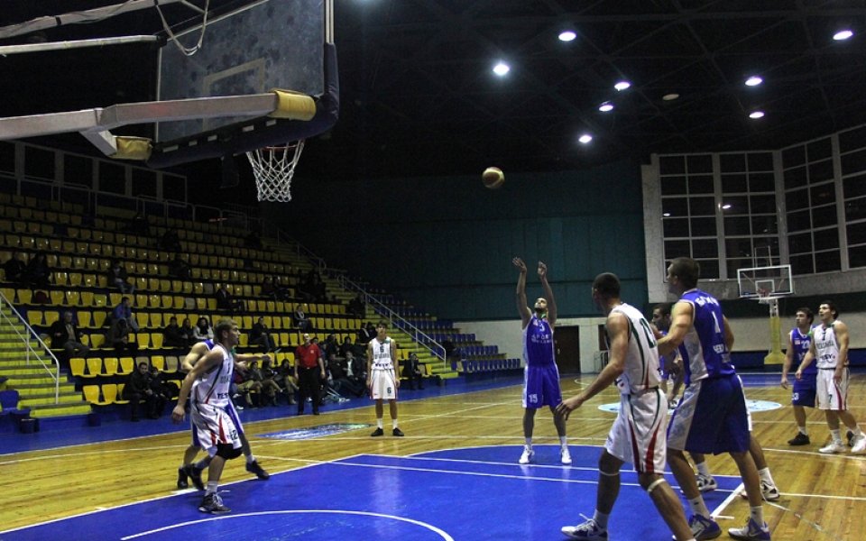 Черно море порт Варна играе в 18 часа в събота срещу Икономическия