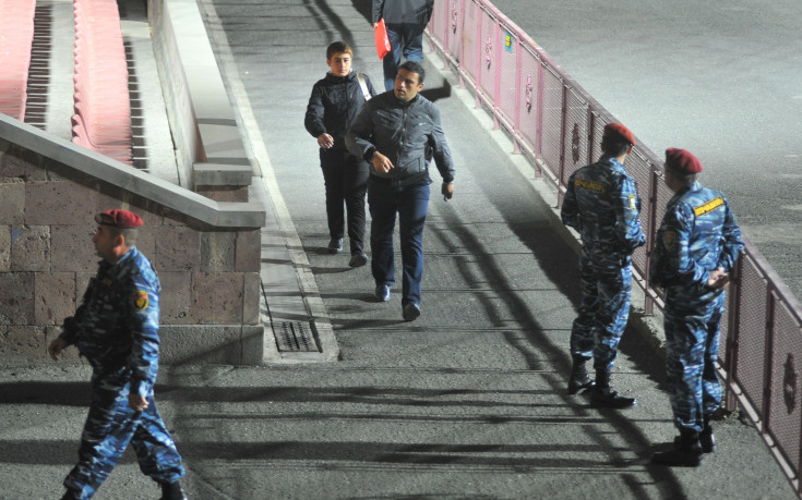 СНИМКИ: Барети пазят тренировката на „трикольорите”