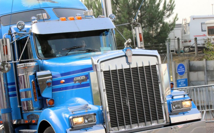 СНИМКИ: 24 часа на камионите в Льо Ман събира над 30 000, гледат и изрисувани кабини