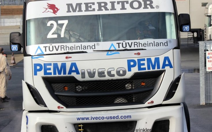 СНИМКИ: 24 часа на камионите в Льо Ман събира над 30 000, гледат и изрисувани кабини