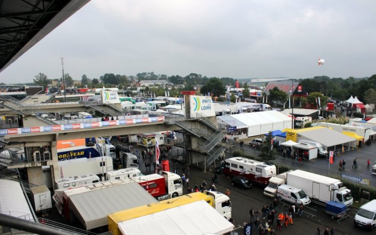 СНИМКИ: 24 часа на камионите в Льо Ман събира над 30 000, гледат и изрисувани кабини