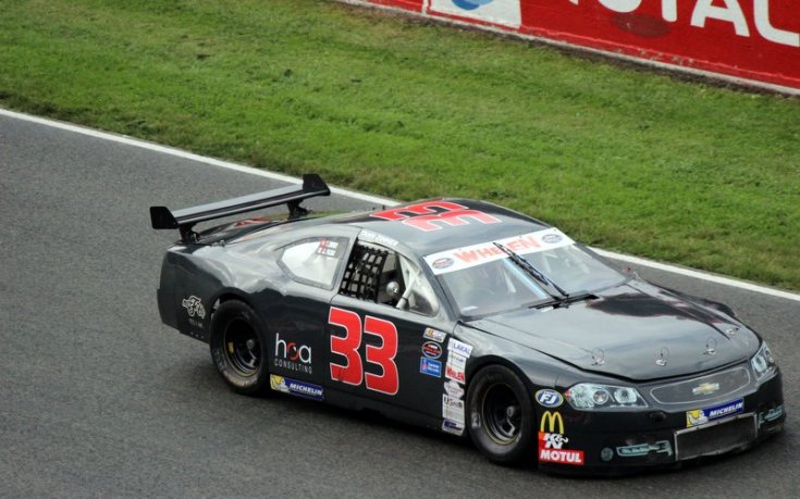 СНИМКИ: 24 часа на камионите в Льо Ман събира над 30 000, гледат и изрисувани кабини