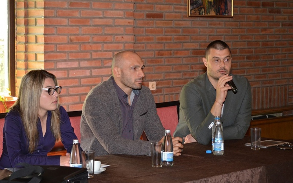 45 клуба по силови спортове се събраха, за да учредят федерация по ММА