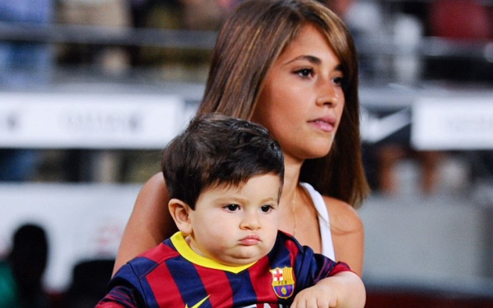 Децата на Меси и Фабрегас пътуваха с Барселона за Милано