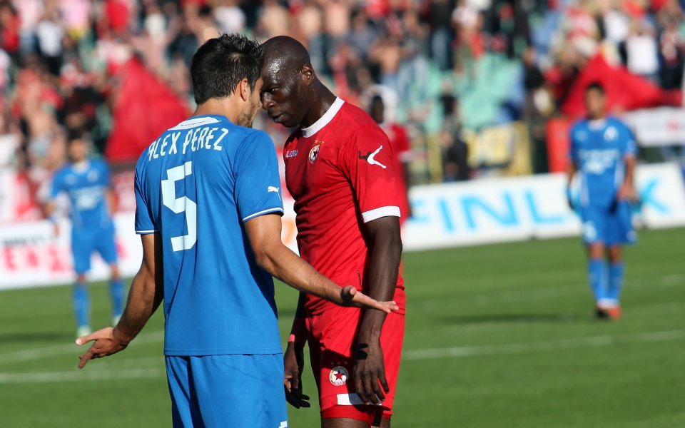 В Левски обмислят смяна на централните бранители, Туре пак не тренира