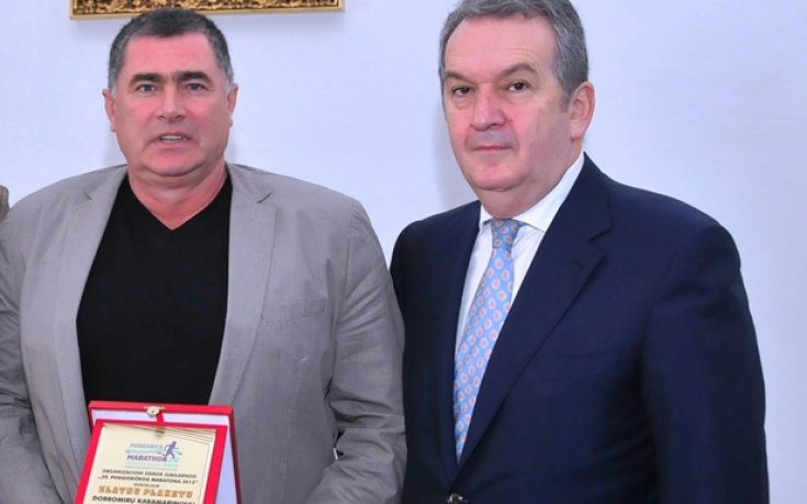 Златен плакет за Добромир Карамаринов в Подгорица