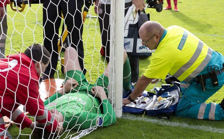 ПСВ падна, зловещ удар извади вратаря Титон